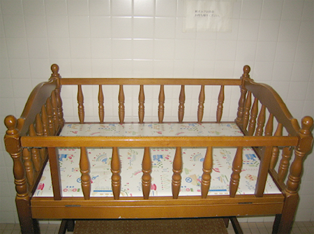 おむつ交換用ベッド